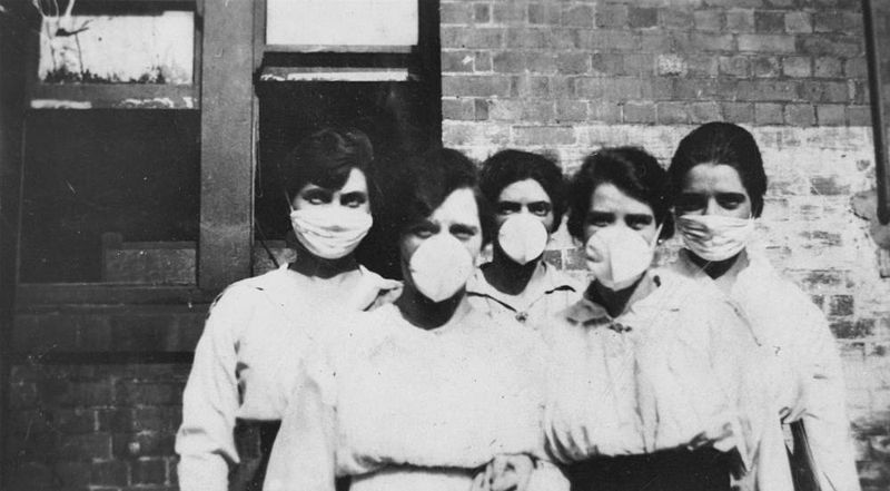 Women wearing surgical masks during the influenza epidemic, Brisbane, 1919
