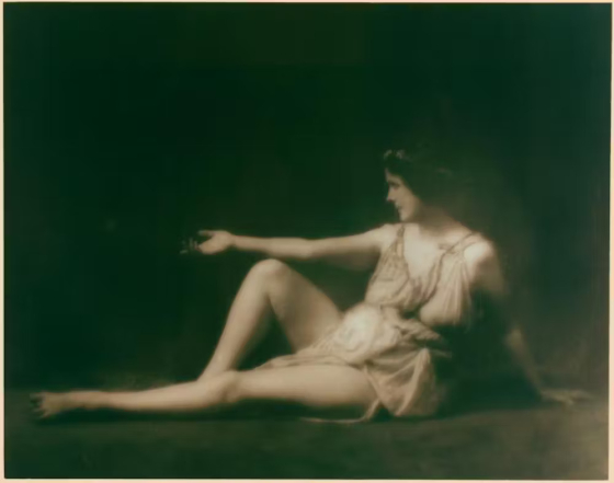 Old photo of Isadora Duncan seated. 