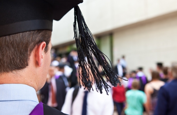 Alumni with graduation cap