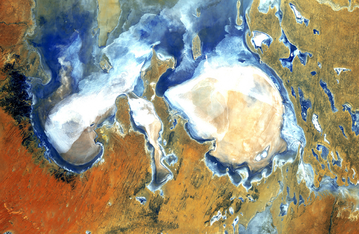 A satellite image of Lake Eyre captured by the United States Geographical Survey