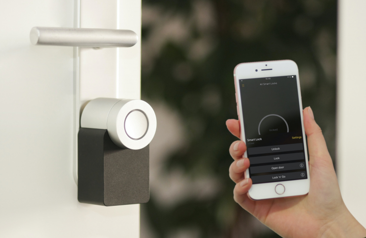 A mobile phone is used to lock the door of a smart home